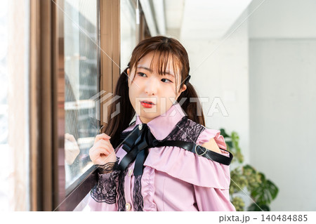 アイドル衣装の女性 アイドル衣装の女性 140484885