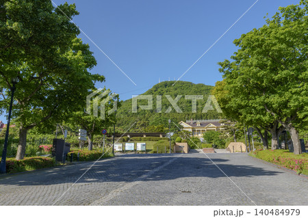 函館元町の基坂と旧函館区公会堂 函館山を望む歴史的景観 140484979