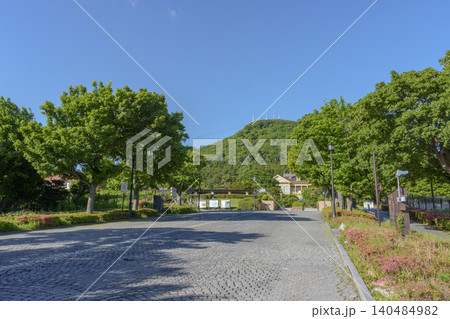 函館元町の基坂と旧函館区公会堂 函館山を望む歴史的景観 函館元町の基坂と旧函館区公会堂 函館山を望む歴史的景観 140484982