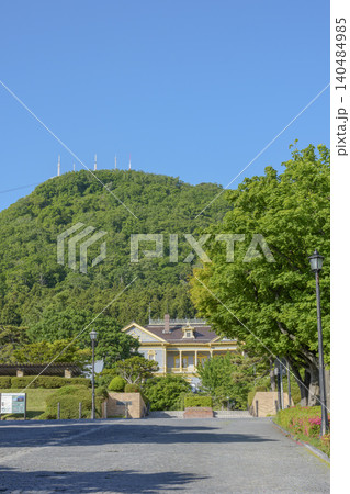 函館元町の基坂と旧函館区公会堂 函館山を望む歴史的景観 函館元町の基坂と旧函館区公会堂 函館山を望む歴史的景観 140484985
