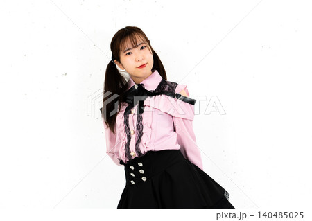 アイドル衣装の女性 アイドル衣装の女性 140485025