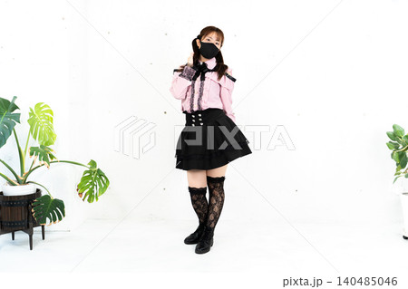 アイドル衣装の女性 140485046