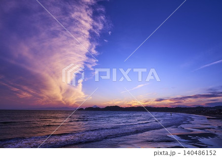 Dramatic Sunset Clouds Dividing Blue Sky Over Ocea Dramatic Sunset Clouds Dividing Blue Sky Over Ocea 140486152