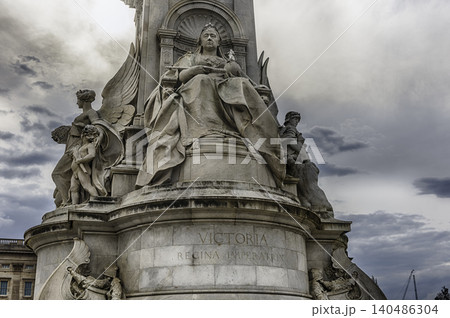 Victoria Memorial at Buckingham Palace, London, England, UK 140486304