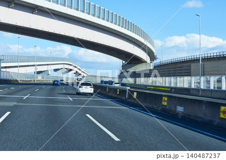 高速道路を走る車 高速道路を走る車 140487237