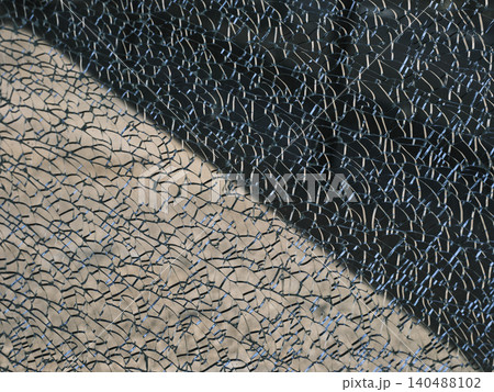 the surface of a symmetrically broken glass the surface of a symmetrically broken glass 140488102