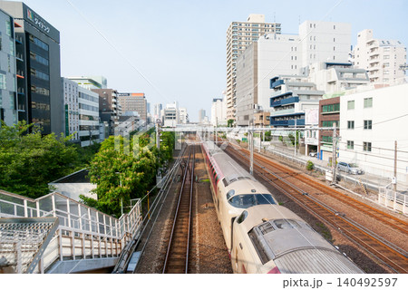 【東海道本線】早朝の大森の街を駆け抜けるサンライズ瀬戸・出雲 【東海道本線】早朝の大森の街を駆け抜けるサンライズ瀬戸・出雲 140492597