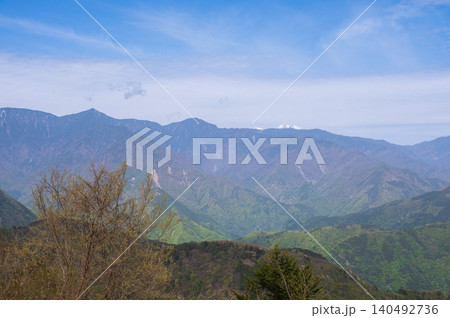 【身延山山頂】北側展望より南アルプスを望む【身延山ロープウェイ】 【身延山山頂】北側展望より南アルプスを望む【身延山ロープウェイ】 140492736