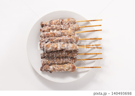 ［国産またはタイ産］博多　ぐるぐる　鶏皮　串焼き（冷凍） 140493698