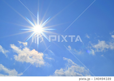 青空と太陽 直射日光 フリースペースイメージ 青空と太陽 直射日光 フリースペースイメージ 140494189