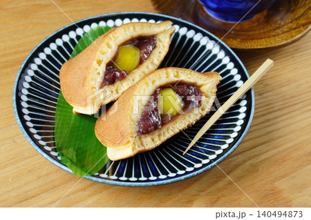 栗どら焼き 栗どら焼き 140494873