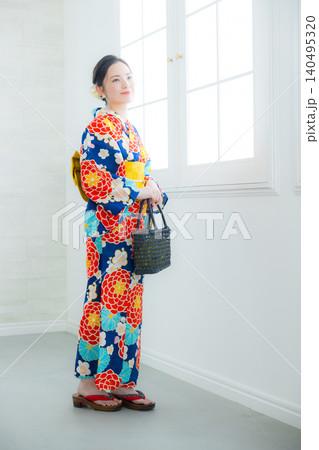 浴衣を着た女性 浴衣を着た女性 140495320