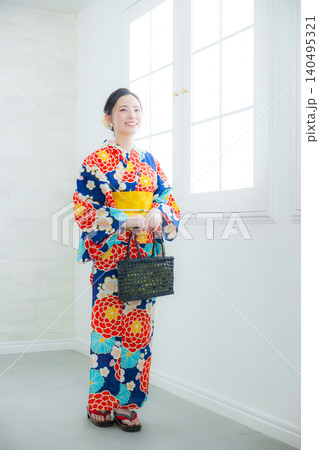 浴衣を着た女性 浴衣を着た女性 140495321