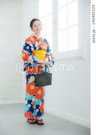 浴衣を着た女性 浴衣を着た女性 140495325