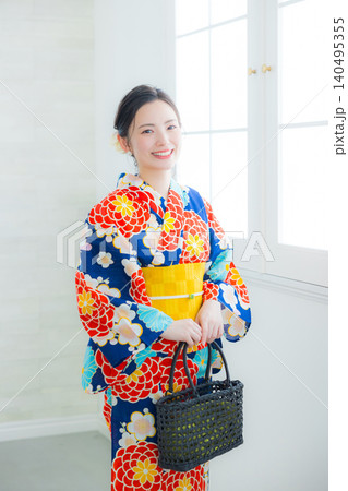 浴衣を着た女性 浴衣を着た女性 140495355