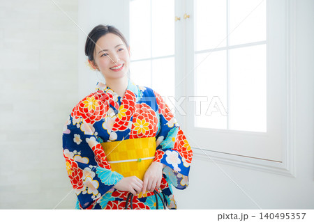 浴衣を着た女性 浴衣を着た女性 140495357