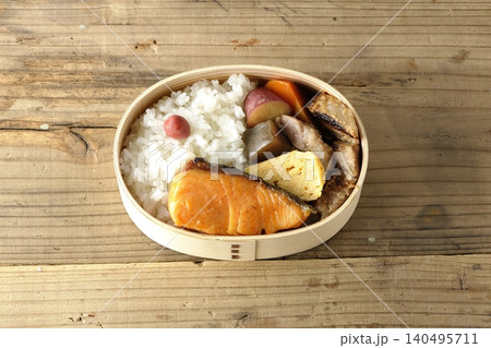 焼き魚弁当 焼き魚弁当 140495711