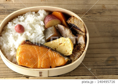焼き魚弁当 焼き魚弁当 140495716