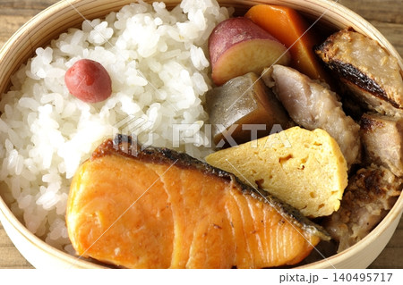 焼き魚弁当 焼き魚弁当 140495717