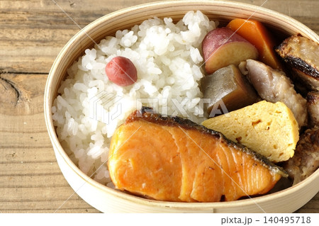 焼き魚弁当 焼き魚弁当 140495718