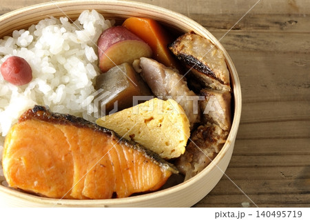 焼き魚弁当 焼き魚弁当 140495719