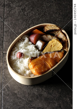 焼き魚弁当 焼き魚弁当 140495744