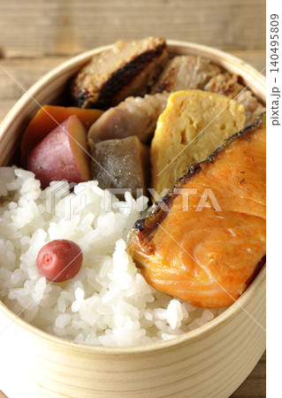 焼き魚弁当 焼き魚弁当 140495809