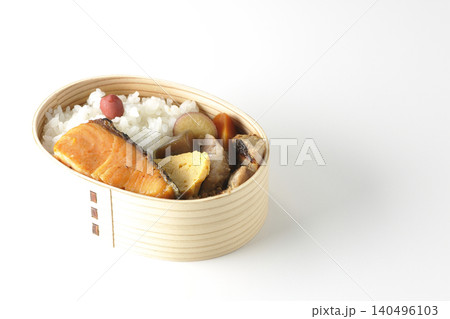 焼き魚弁当を白背景で撮影 焼き魚弁当を白背景で撮影 140496103