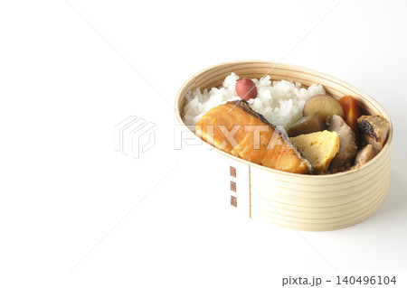 焼き魚弁当を白背景で撮影 焼き魚弁当を白背景で撮影 140496104