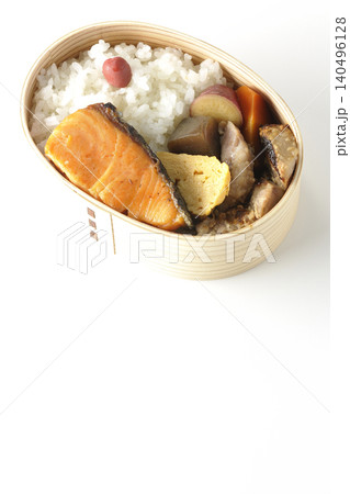 焼き魚弁当を白背景で撮影 焼き魚弁当を白背景で撮影 140496128