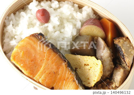 焼き魚弁当を白背景で撮影 焼き魚弁当を白背景で撮影 140496132