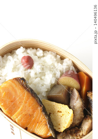 焼き魚弁当を白背景で撮影 焼き魚弁当を白背景で撮影 140496136