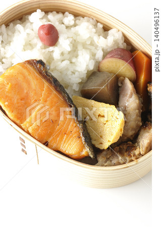 焼き魚弁当を白背景で撮影 焼き魚弁当を白背景で撮影 140496137