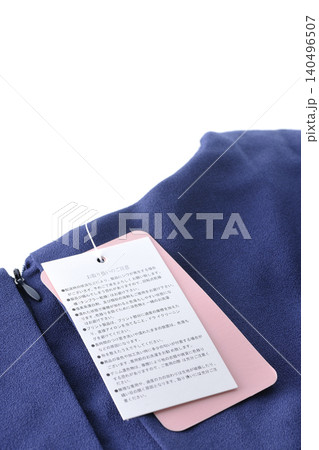 値札のついている洋服 値札のついている洋服 140496507