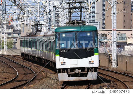 【京阪】6000系 特急（京阪本線：西三荘駅） 140497476