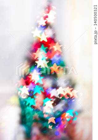 Blured sparks of light on cristmas tree, spruce lights on background 140500321