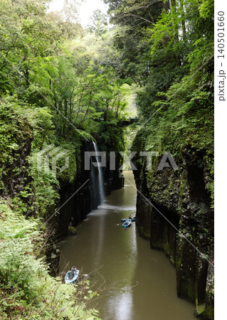 宮崎県 新緑の高千穂峡 Takachihokyo beautiful fall and cliff 宮崎県 新緑の高千穂峡 Takachihokyo beautiful fall and cliff 140501660