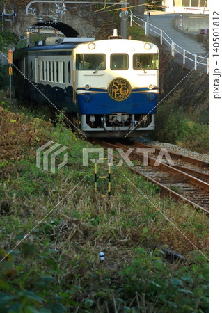 日本一短いトンネルから出てきた 観光列車エトセトラ 日本一短いトンネルから出てきた 観光列車エトセトラ 140501812