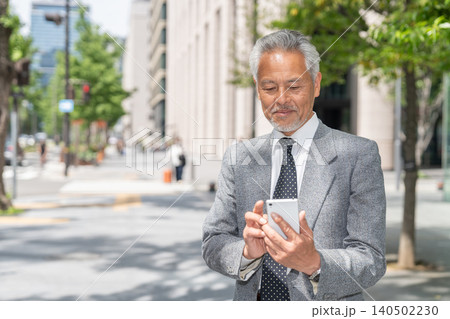 シニア男性 スマホ ビジネス シニア男性 スマホ ビジネス 140502230