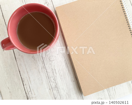 カフェでの勉強やデスクワーク・アイディア出し・ブレイクタイムや朝のルーティン・コーヒー入りマグカップ カフェでの勉強やデスクワーク・アイディア出し・ブレイクタイムや朝のルーティン・コーヒー入りマグカップ 140502611