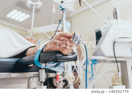 Pulse oximeter on the patient's hand 140502774
