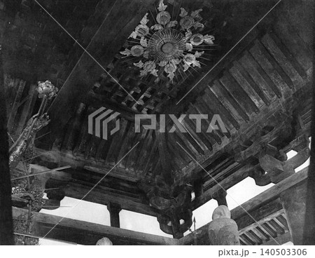 日本の国宝　東大寺法華堂内部 140503306