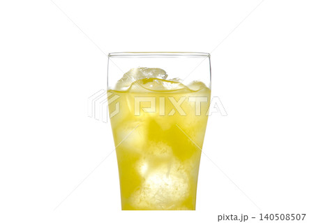 氷の入った飲料のイメージ・オレンジジュース 140508507