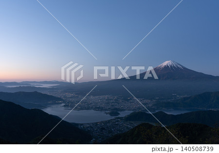 夜明けと富士山　新道峠 140508739
