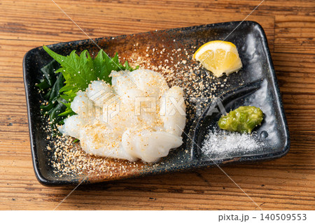 ごま油と塩でさっぱりと食べる新鮮な生タコのお刺身 ごま油と塩でさっぱりと食べる新鮮な生タコのお刺身 140509553