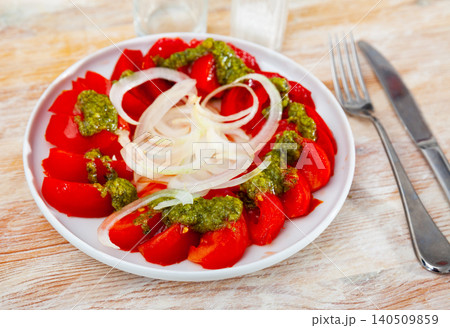 Fresh tomatoes with basil pesto sauce and onion 140509859
