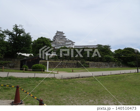広場越しに望む姫路城の壮麗な全景 広場越しに望む姫路城の壮麗な全景 140510473