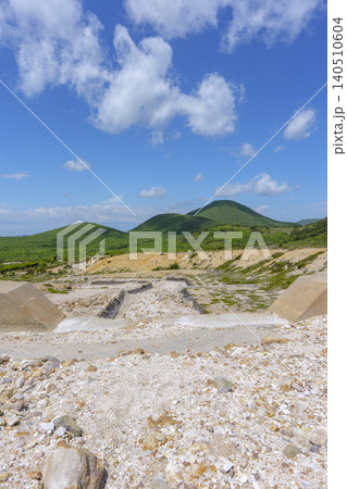 北海道函館市恵山の砂防堰堤と火山地形 北海道函館市恵山の砂防堰堤と火山地形 140510604