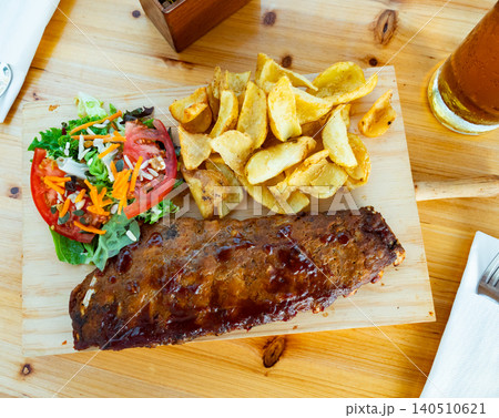 Delicious barbecue ribs with spicy salsa sauce Delicious barbecue ribs with spicy salsa sauce 140510621