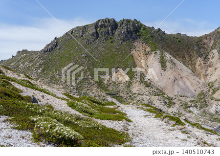 北海道函館市恵山の噴気地帯と迫力ある火山景観 北海道函館市恵山の噴気地帯と迫力ある火山景観 140510743